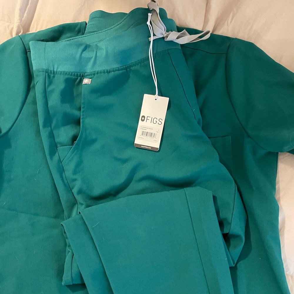FIGS Zamora 2.0 jogger pants and Catarina Scrub top - Both size large